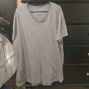 Old navy t-shirt